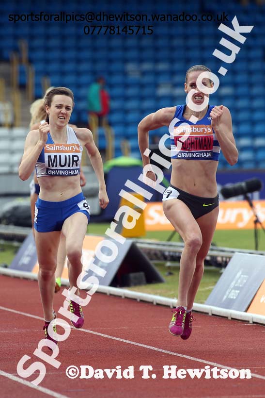 Laura Weightman (Morpeth) on her way to victory beating Laura Muir ((Dundee Hawkhill) 1500 metres, 2014 Sainsbury's British Championships. Photo: David T. Hewitson/Sports for All Pics